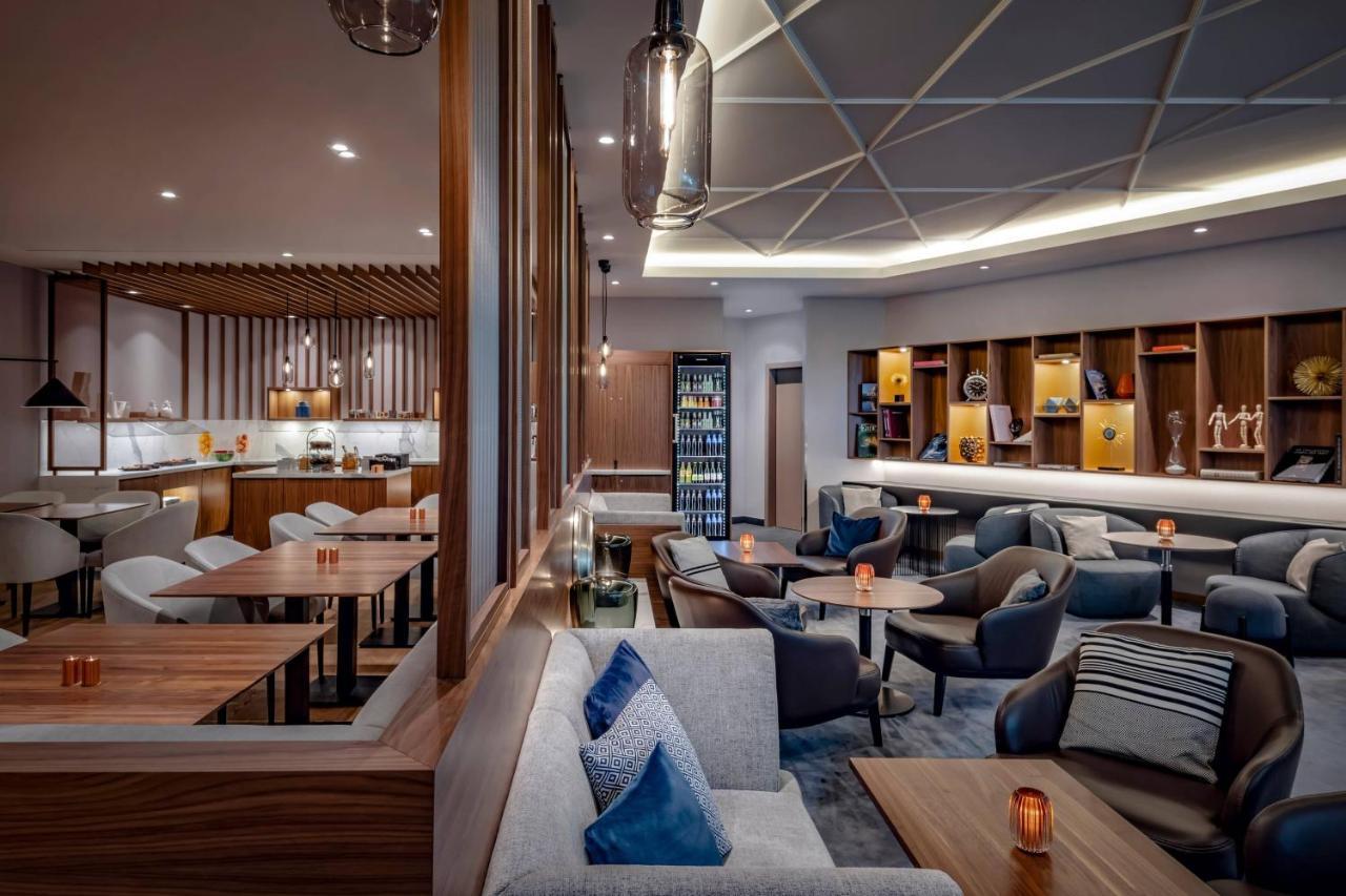 Junior Club Suite with Club Lounge Access,1654253633:JPEG